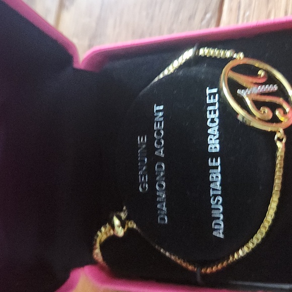 Initial bracelet - Picture 2 of 3